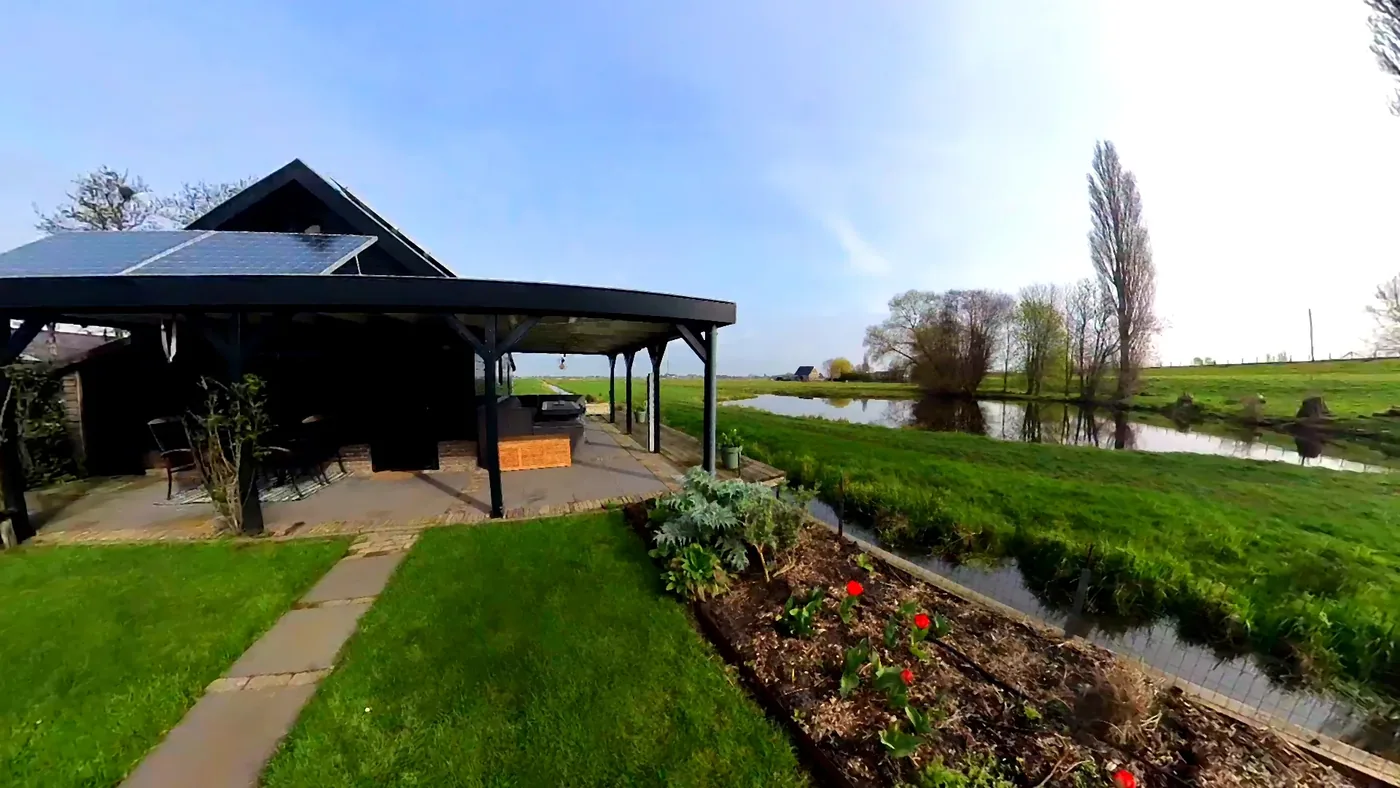Detached feriehus in the Krimpenerwaard with terrasse and green views.